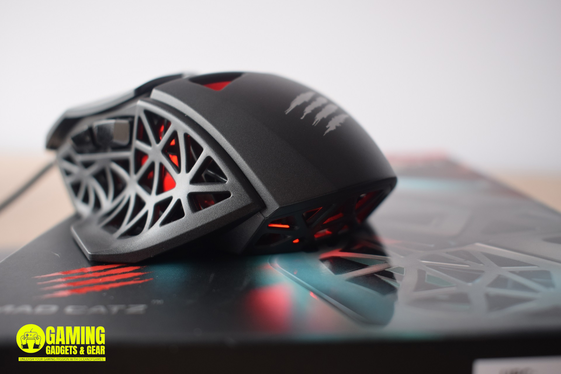 Mad Catz M.O.J.O. M1 Gaming Mouse_2