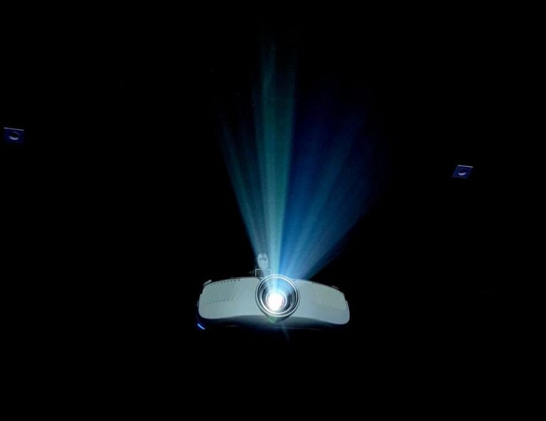 Choose-the-Right-Projector-768x593