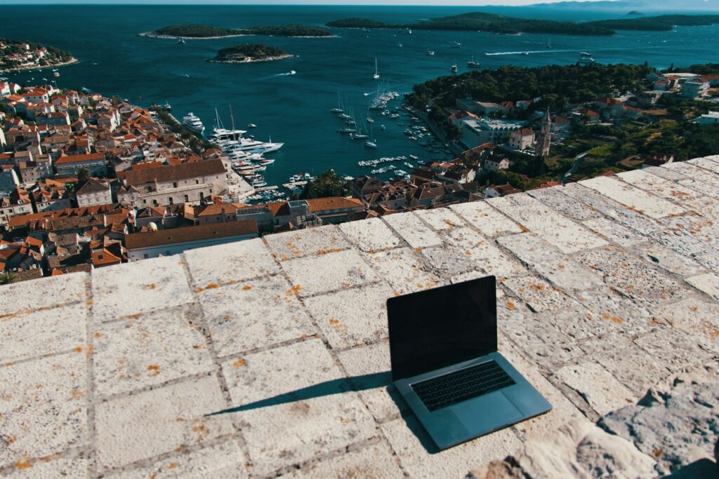 How Remote Desktop Technologies Enable Location-Free Careers