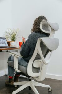 The Best Ergonomic Home Office Setup for Freelancers: Reducing Neck Pain and Eye Strain for Long Sessions